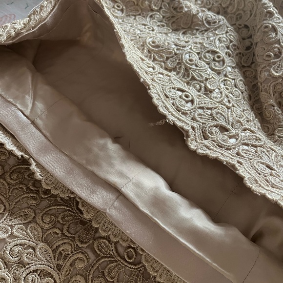 Elegant Lace handmade vintage dress with lace overlay - Picture 11 of 13